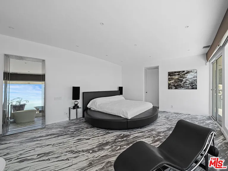 8460 Cole Crest Dr — Photo 26