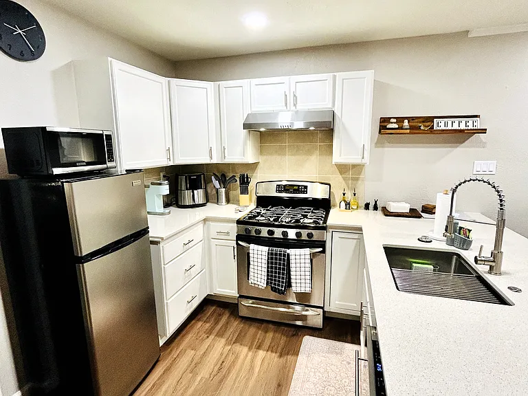 1712 W Main St #5 — Photo 5