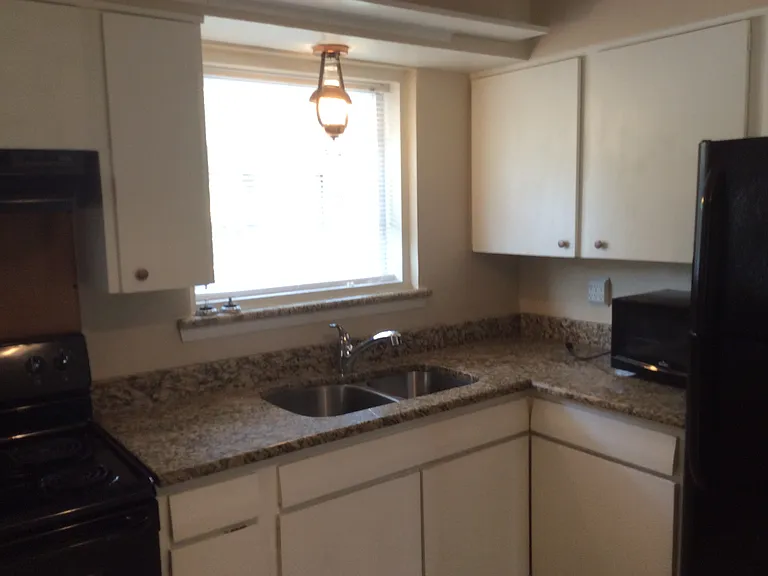 1201 Travis St — Photo 4