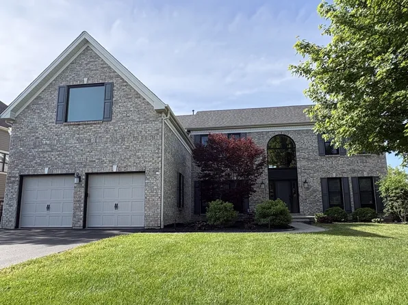 3032 Elleby Ave, North Aurora, IL 60542