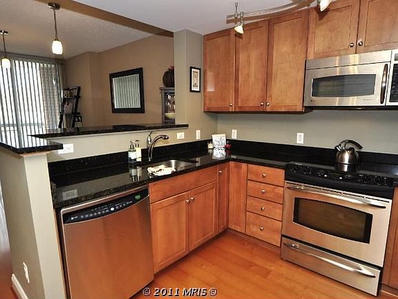 5th image of 1020 N Highland St Unit 523