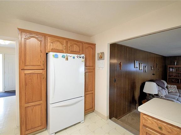 5th image of 2772 Burden Dr