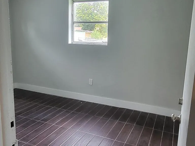 2221 NW 59th St — Photo 38