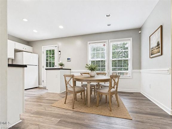 3rd image of 200 Dandelion Dr