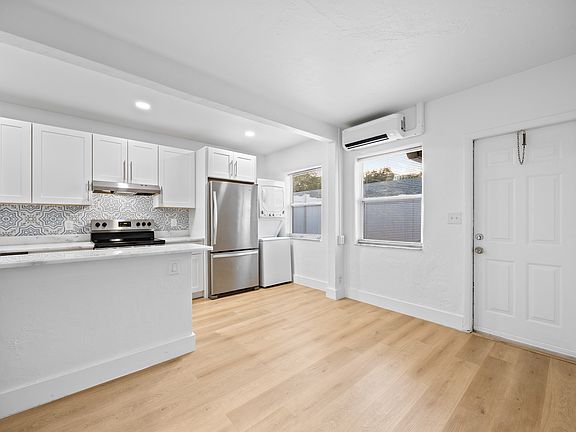 5th image of 412 SE 16th St #2A