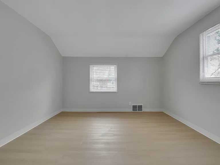 Amherst Townhomes — Photo 7
