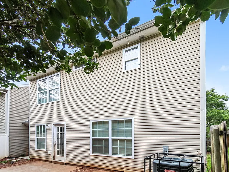 401 Kendall Ln — Photo 17