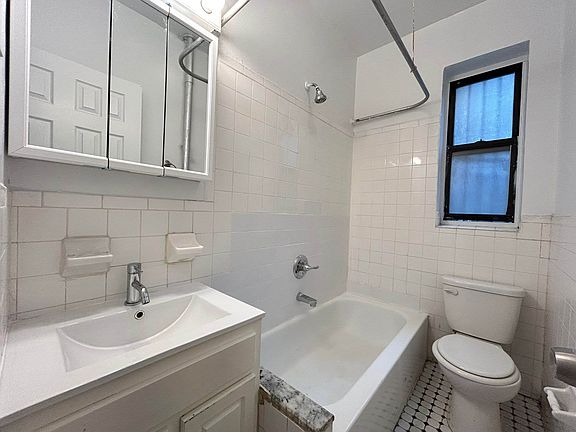 5th image of 326 Saint Johns Pl APT 5A