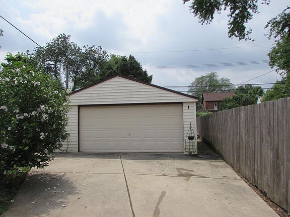 5th image of 1085 Earl Blvd