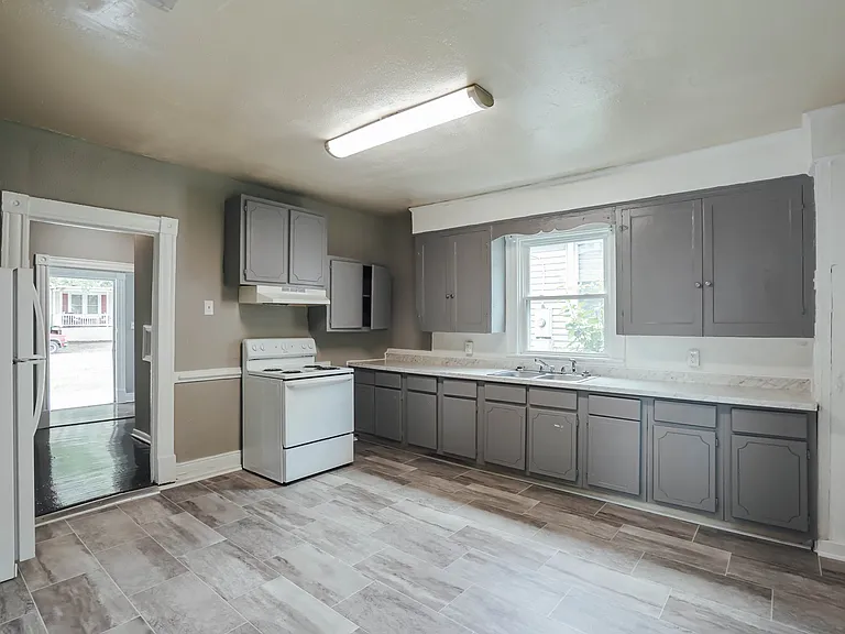 1316 Enfield Ave — Photo 9