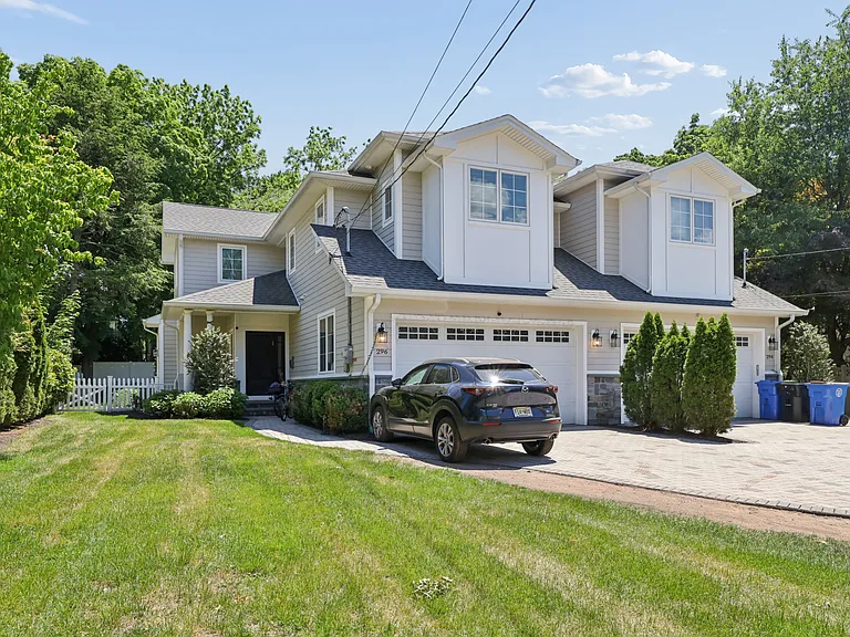 294-296 Tenafly Rd — Photo 3