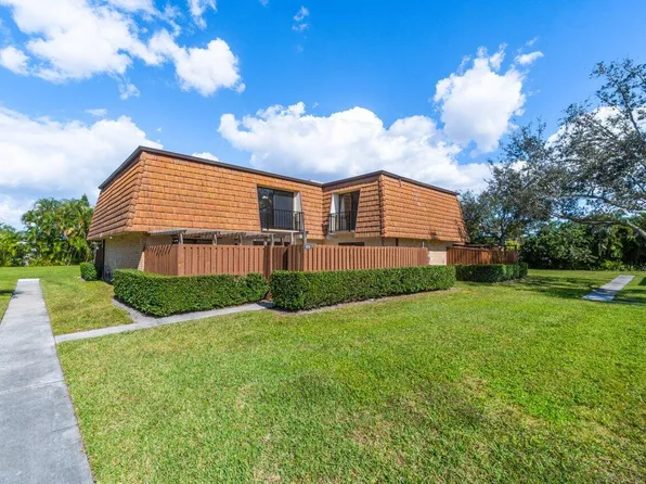 915 9th Lane, Greenacres, FL 33463