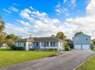 5262 Club Rd, Haverhill, FL 33415