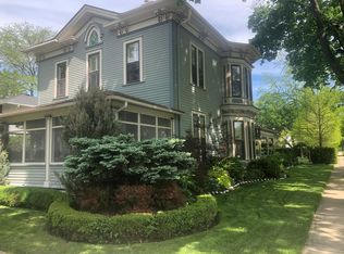 831 Dodge St, Lake Geneva, WI