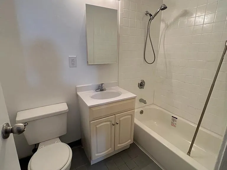 227 Christopher Columbus Dr #117B — Photo 4