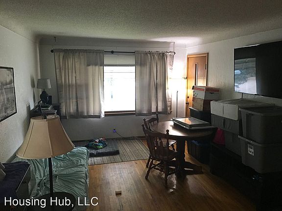 3rd image of 913 Russell St