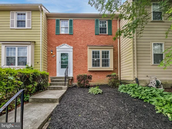 8235 Stationhouse Ct, Lorton, VA 22079