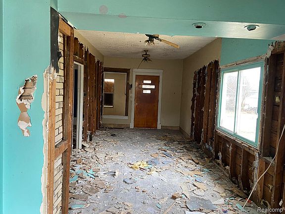 4th image of 915 Stocker Ave