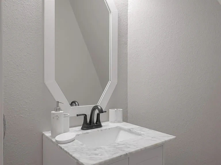 2808 Wales Ct — Photo 33