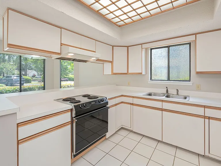 1219 Oakmont Dr — Photo 16