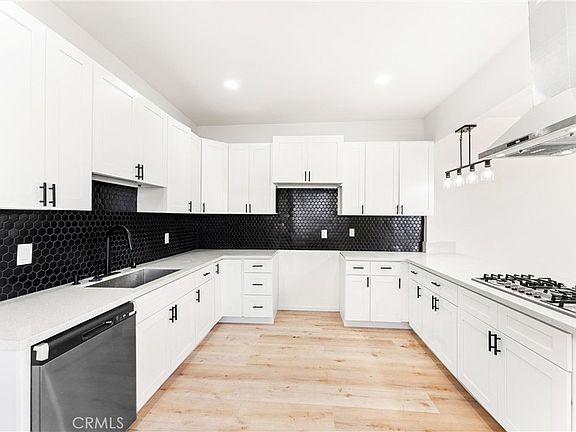 3rd image of 10872 Flower Ave