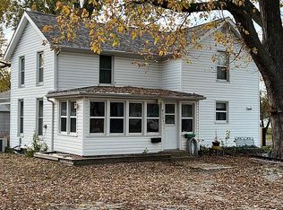 429 N 3rd Ave, Chenoa, IL 61726