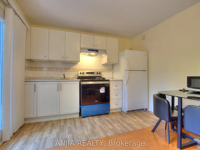 6 Bellbury Cres #Yard 1b — Photo 3
