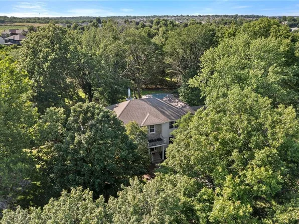 901 S Diane Dr, Olathe, KS 66061