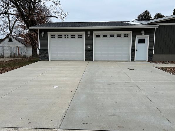 206 E 2nd St, Riceville, IA 50466