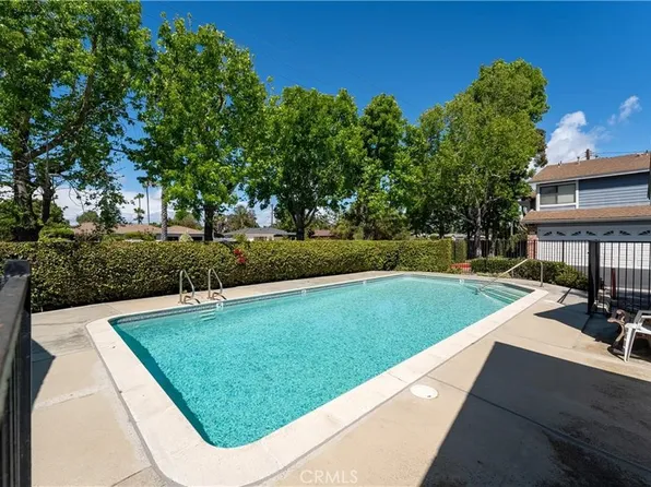 939 W 19th St, Costa Mesa, CA 92627
