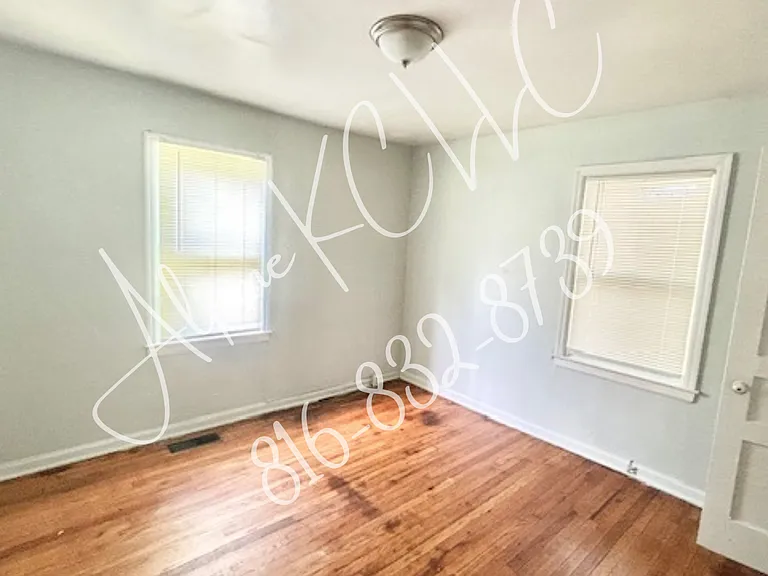 4447 Askew Ave — Photo 10