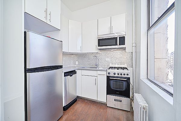 1st image of 1697 Amsterdam Ave #42