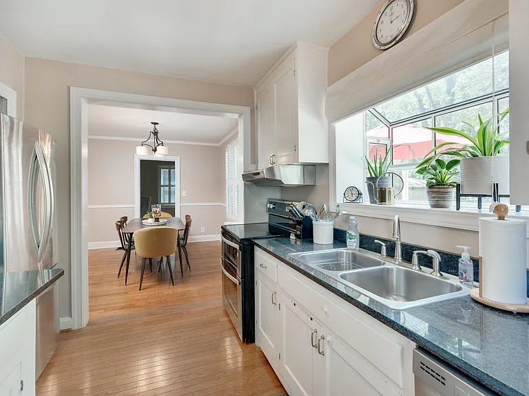 1114 Woodvale Dr — Photo 13