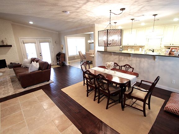 3rd image of 3806 Clubway Ln