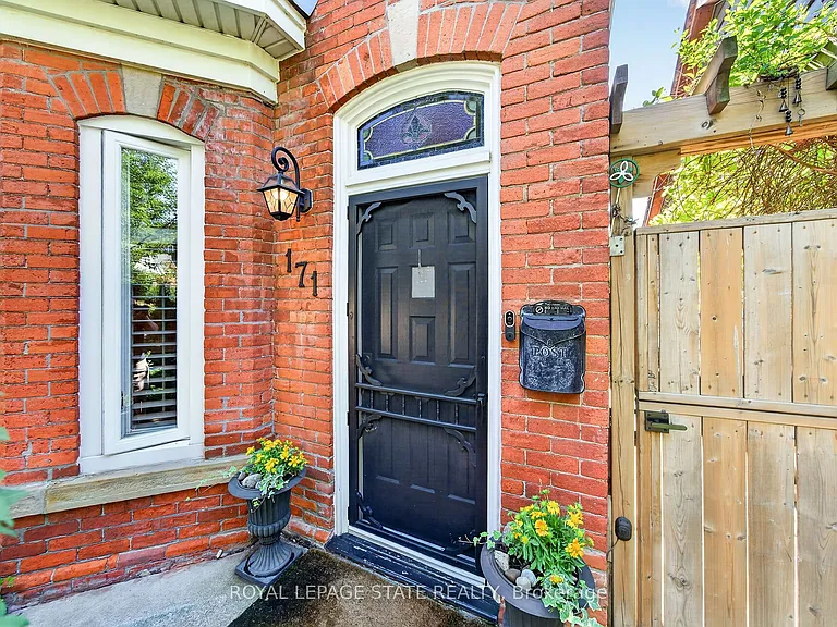 171 Emerald St S — Photo 6