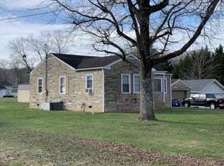 21 Elm St, Winfield, WV 25213