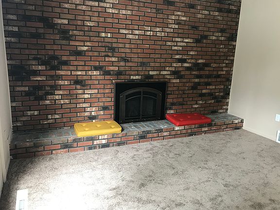 family room / gas fireplace
