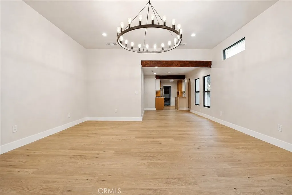 2 bed, 2.5 bath, 1550 sqft, $6,500 — Photo 2
