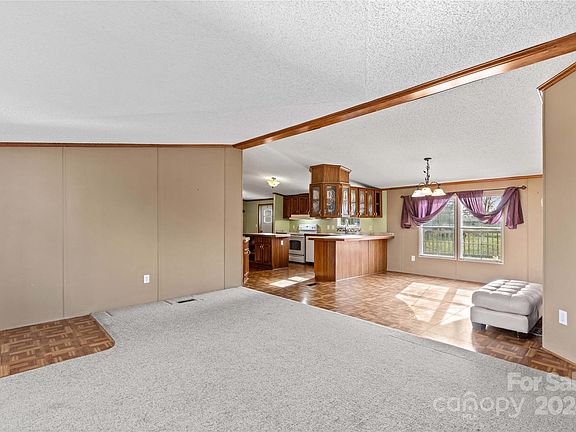 5th image of 227 Grassy Meadow Ln