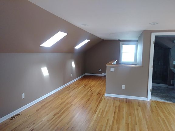 2nd image of 1866 Montreal Ave