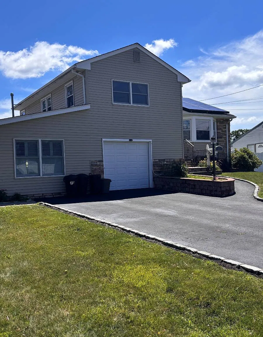 4 bed, 2.5 bath, $5,650 — Photo 1