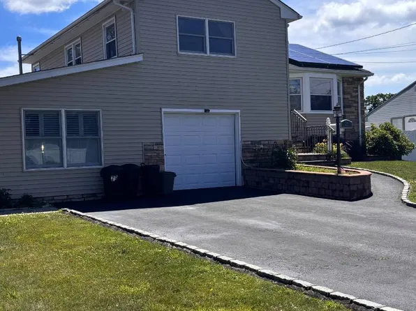 79 W 16th St, Deer Park, NY 11729