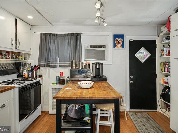 5th image of 1909 S Sartain St