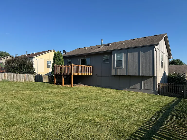 Willow Dr — Photo 2