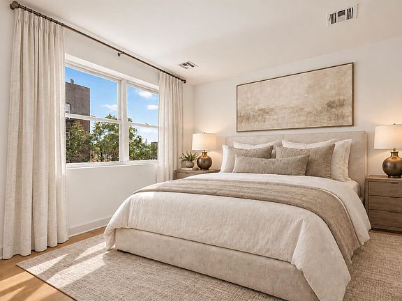 5th image of 413-415 9th St APT 404