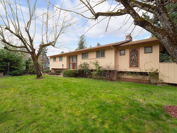 3rd image of 497 Wood Crest Dr