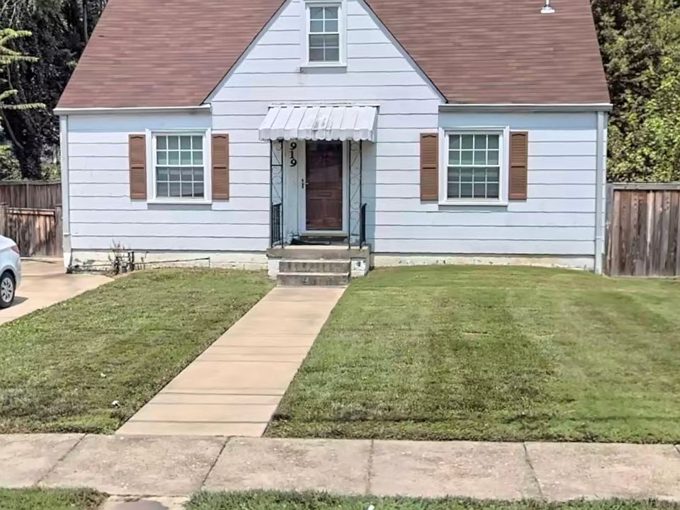 1st image of 919 18th St S #2