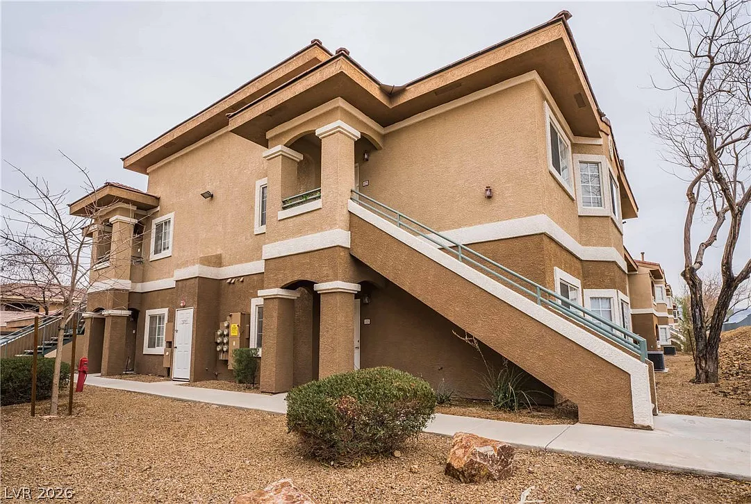2 bed, 2.0 bath, 1249 sqft, $1,475 — Photo 2