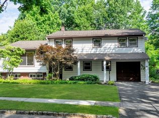 22 Dogwood Ter, Springfield, NJ 07081