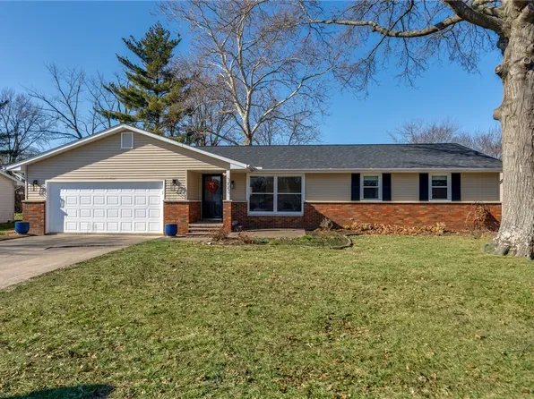 1007 N Koester Dr, Effingham, IL 62401